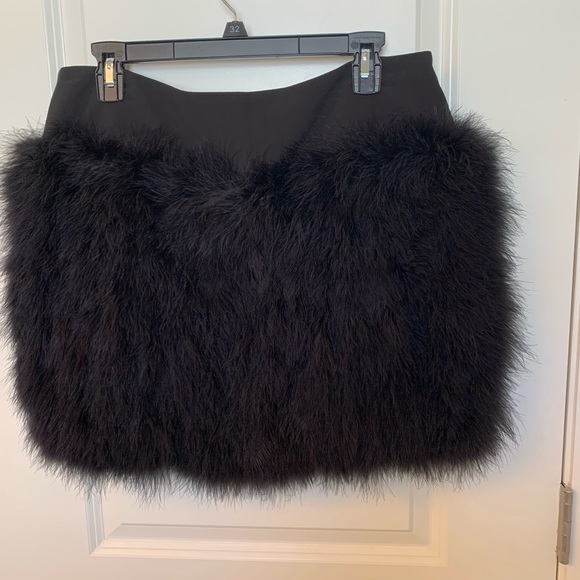 $98🖤Michaela Marabou feather BCBG skirt size L - Picture 4 of 9